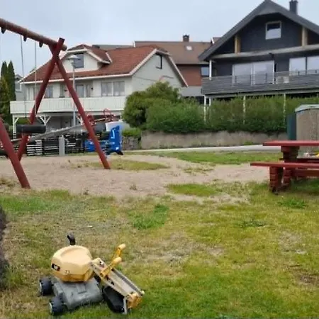 Cozy And Spacious With Its Own Outdoor Area Apartamento Kristiansand